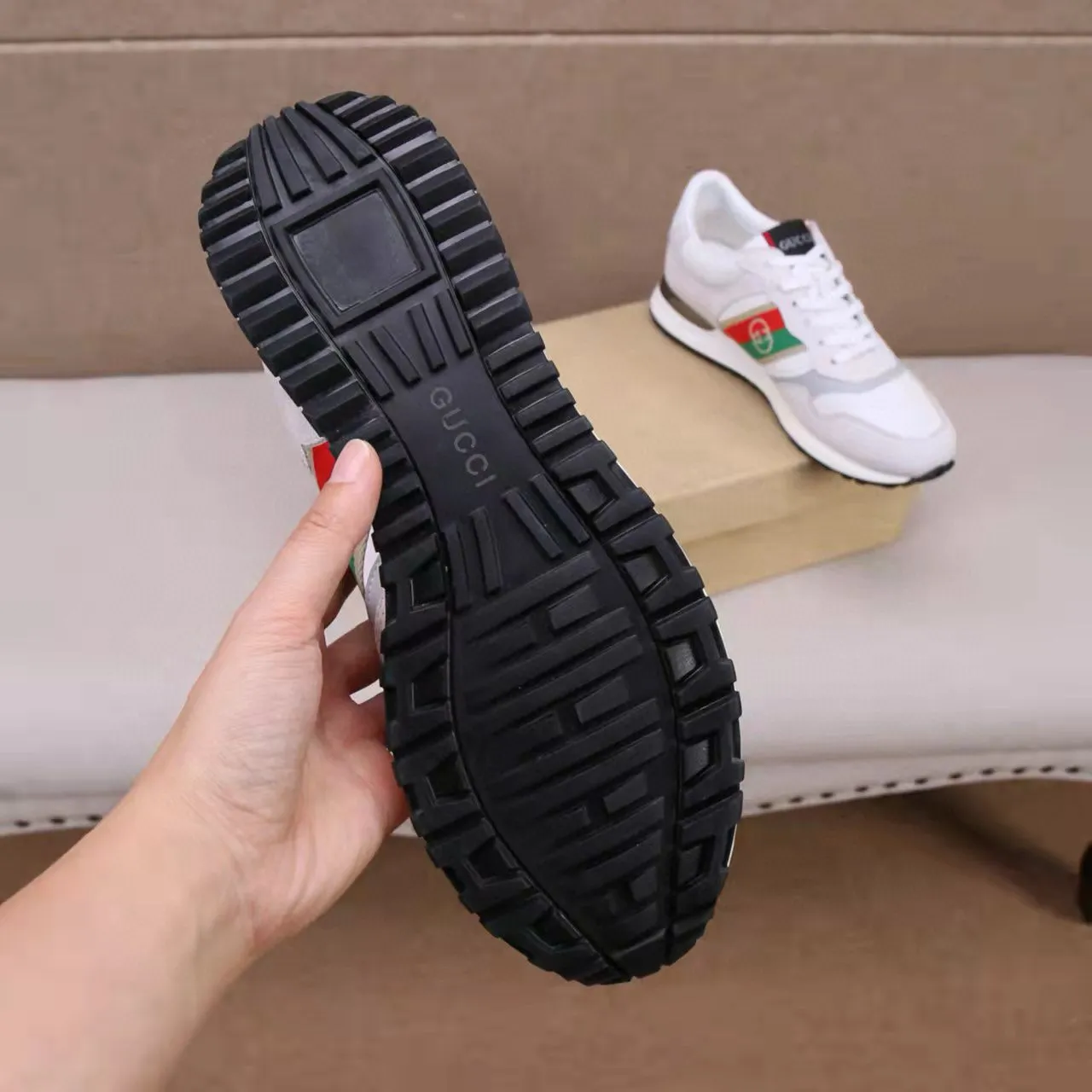 Factory price: 400💰[Gucci men's sports shoes] Gucci fashionable casual men's shoes🇨🇳Original 1:1 mold opening, new model debuts first💯Not high-profile but avant-garde, simple, low-key and fashionable, super versatile style🌿Made of original cowhide➕Sheepskin lining🎋The version is comfortable on the feet, first-class workmanship🍍Number: 38-44, (45 customized)